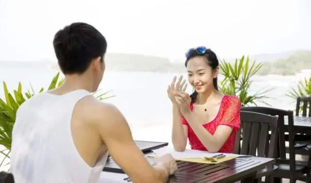 相亲认识的女生刚开始应该聊些什么（如何和一个刚认识的女生聊天）-第3张图片-飞扬号